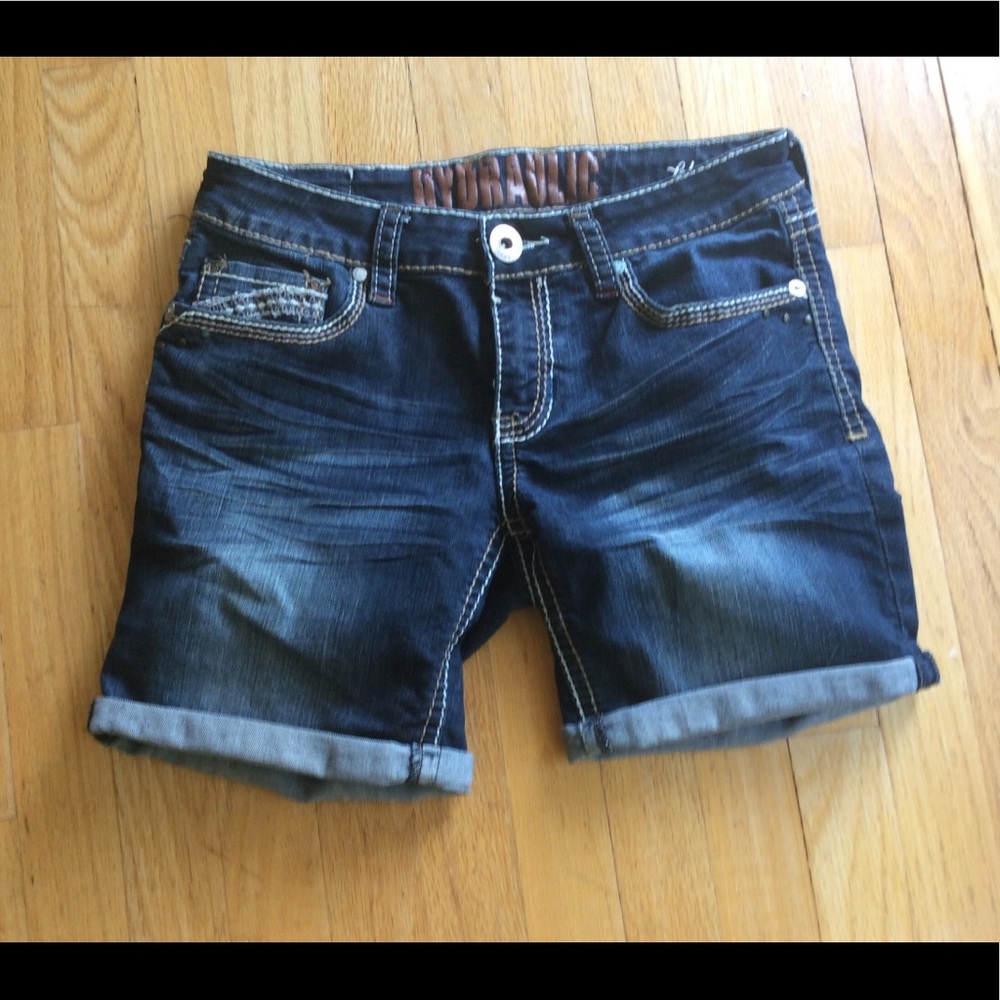 Hydraulic denim shorts